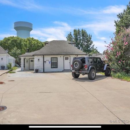 Cozy Private Suite 5 Min From Saint Francis Hospital And Woodland Hills Mall Tulsa Exteriör bild